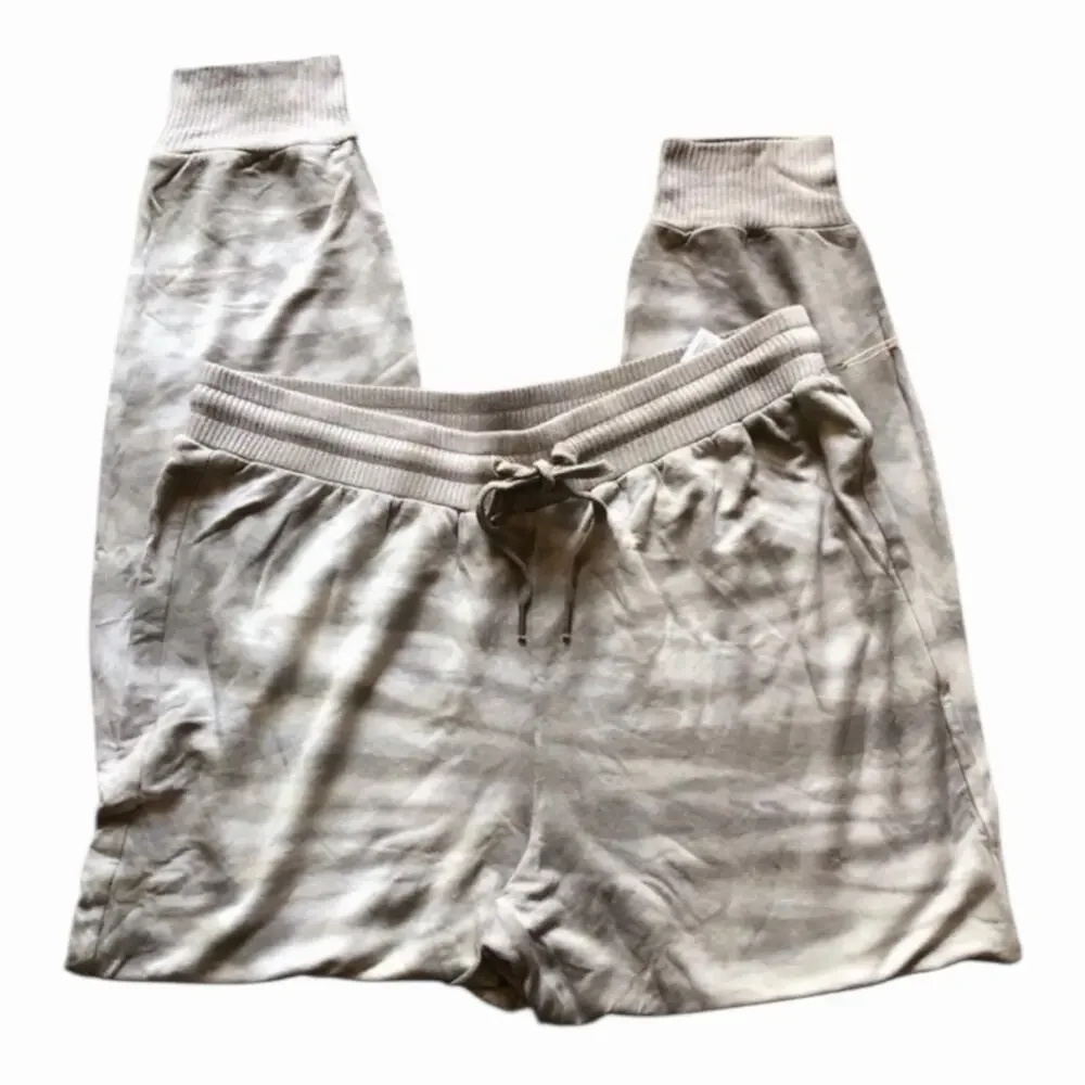 Splendid NWT Women’s Journey Ribbed Trim Knit Jogger Pants Smoky Gray Tie Dye XL - Picture 5 of 14